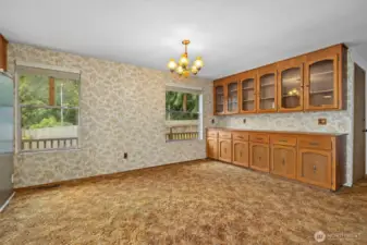 Great dining space with built ins