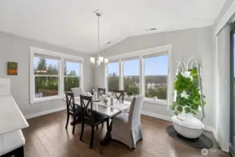 Sunroom w/ slider to the covered deck