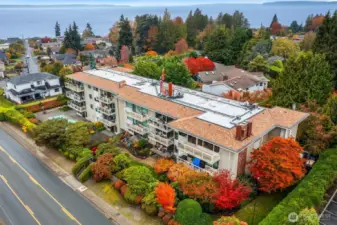 Attractive, well-maintained building in Edmonds