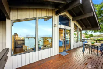 Large entertaining size deck off the family room and kitchen