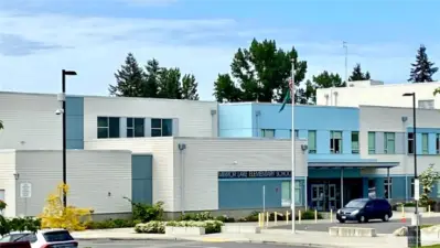 Mirror Lake Elementary School is two blocks away.
