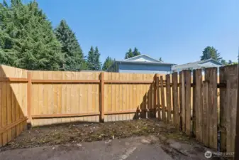 Private back yard fully fenced!