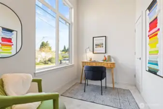 Do you need a sunny space to work or create? This flex room is bright, inspiring, and perfectly placed.