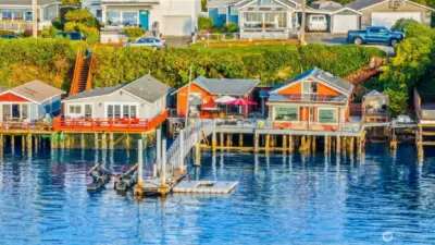 A one-of-a-kind urban waterfront lifestyle – casual, adventurous, and irreplaceable.