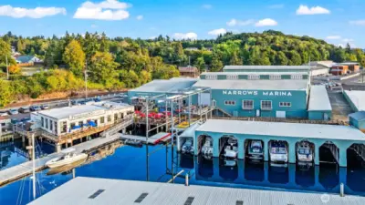 Steps from it all – paddle or stroll to Narrows Marina, Boathouse 19, or Narrows Brewing.