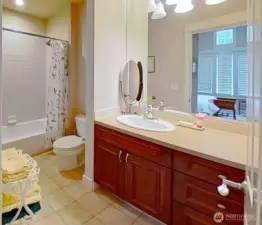 2nd-level full bath