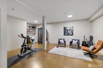 Finished bonus room space in the garage. Could potentially be completed to add a 459sf addition to the home