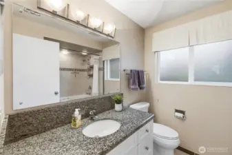 Upstairs hall bath w/ deep jetted tub.