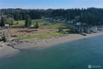 There is parking here and a fantastic sandy beach!