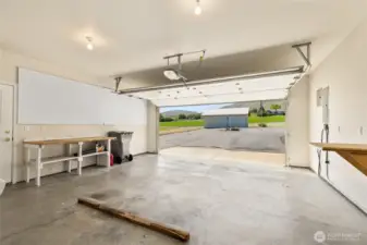Attached 2 garage