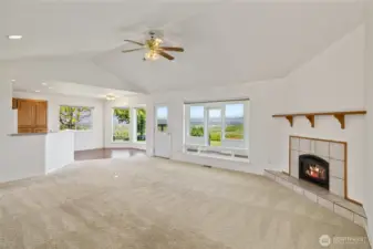 Open floorplan with nice size great room with gas fireplace