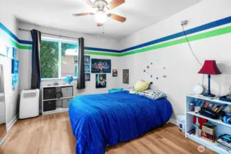 Nice sized secondary bedroom.
