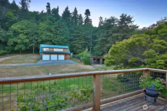 Looking back to the detached garage and upstairs... guest quarters, art studio, vacation rental?