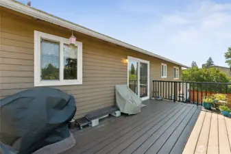 Spacious upgraded deck with durable composite decking