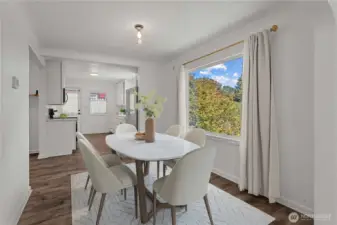 Seamless flow from dining to kitchen