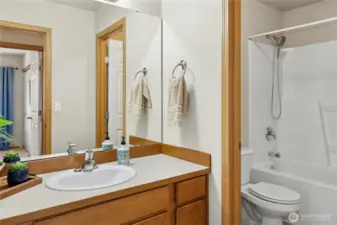 Hallway bathroom with private shower/tub