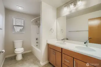 3rd floor full bathroom