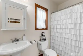 Main Floor Full Bath