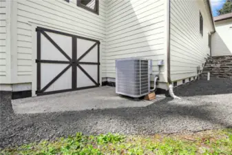 Large unfinished room under house