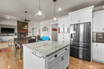 Uninterrupted kitchen island