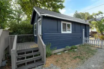Unit 4 - Studio unit with easy access to alley and private deck!