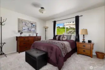 Second bedroom.