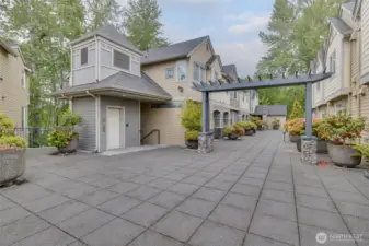 Beautiful Courtyard Welcomes you Home