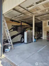 Enclosed motorhome and boat bay!!
