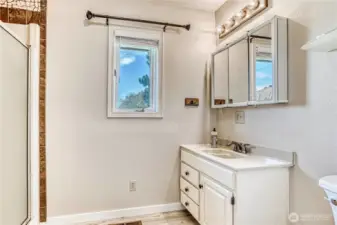 3/4 bath off mud room