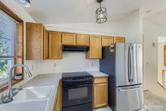 FUNCTIONAL KITCHEN – ALL APPLIANCES COME WITH THE HOME.
