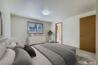 LARGE PRIMARY BEDROOM, W/ PRIVATE ACCESS TO ENSUITE BATHROOM.