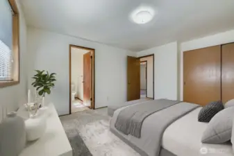 GOOD SIZED PRIMARY BED/BATHROOM SUITE.