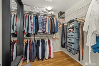 Primary bedroom - walk-in closet