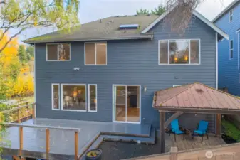 Perfect deck for entertaining.