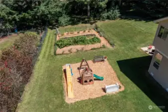 Manicured garden bed with an empty plt ready for your plants. Fun play area for the littles.