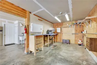Wonderful Shop Area, or remove bench for 3rd car space