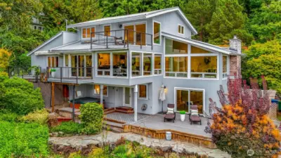 One of a kind, truely unique with tons of privacy and unobstructed views!