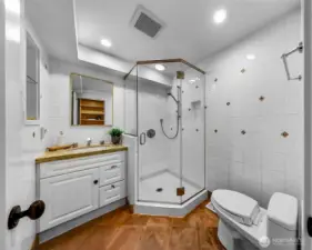 Secondary bathroom!