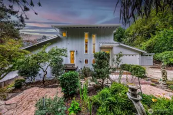 Nother look of the exterior of the home!