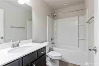 2nd Floor Full Bathroom