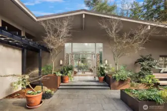 A beautiful arrival through Japanese-inspired gardens — featuring a dramatic fifteen-foot custom steel planting bed — invites you into an iconic Mid-Century Modern home inspired by the visionary legacy of Paul Hayden Kirk.