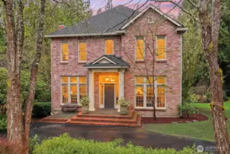 The commanding exterior features 34,000 reclaimed bricks from a 1917 Seattle school house and wooden columns rescued from a Civil War hospital.