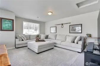 Bonus room/4th bedroom. Enormous! Great room for entertaining.