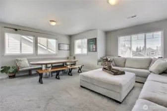 Bonus room/4th bedroom.