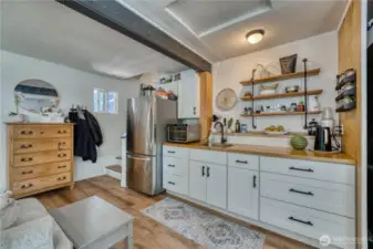 Guest cottage kitchenette.