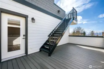 Secod floor patio with view