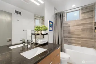 Mid-level full bath