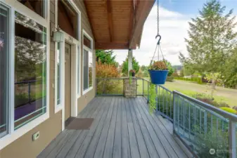 Front Entry with Trex decking