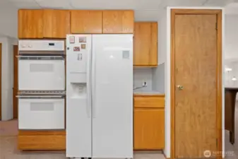 Double ovens! Appliances stay. Pantry on the right.
