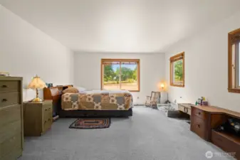 Spacious primary bedroom.
